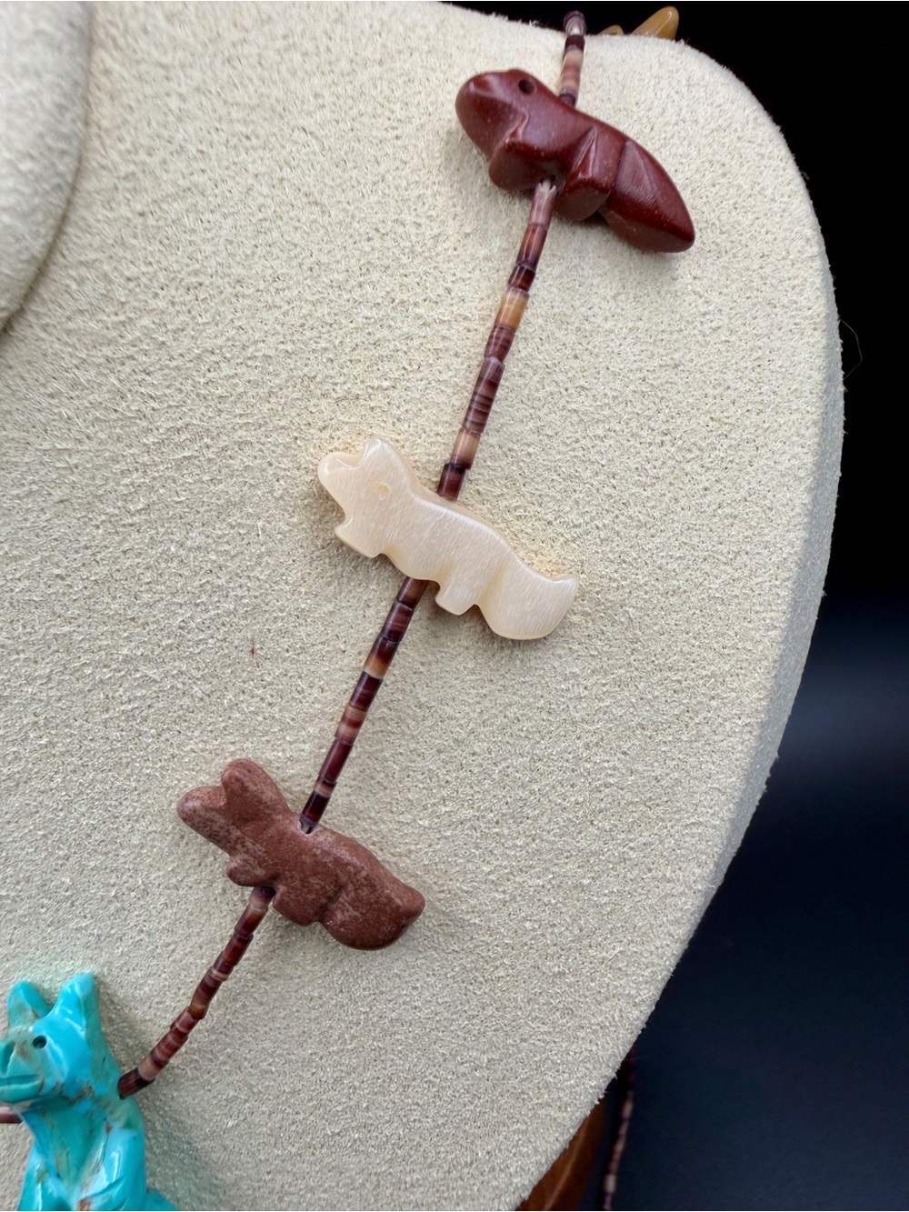 Vintage Authentic Southwestern Zuni Fetish Necklace – quiet luxury - Picture 14 of 16